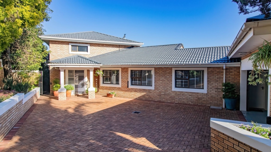 5 Bedroom Property for Sale in Beacon Bay Eastern Cape